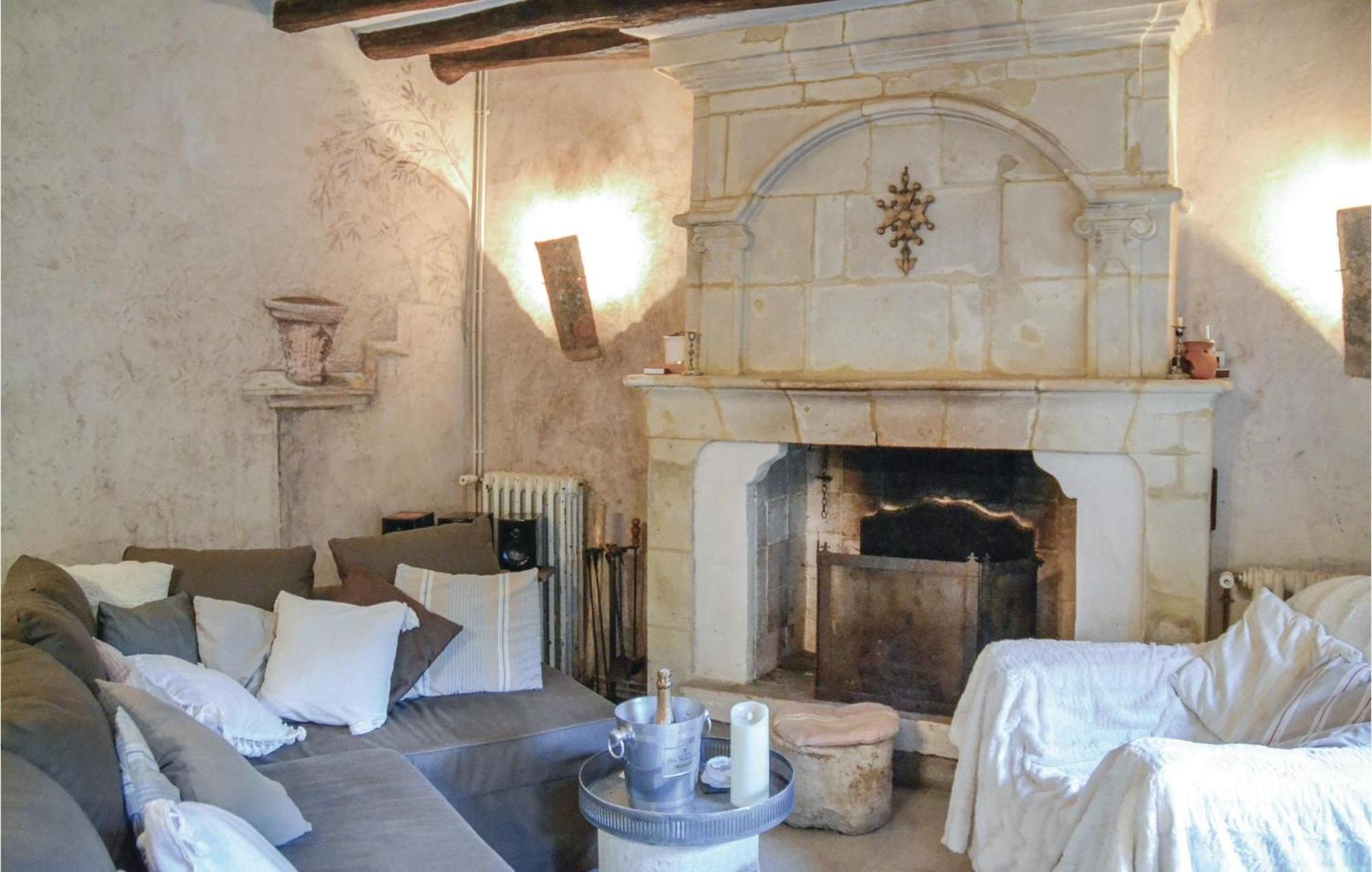 Cozy Home In Gennes With Kitchen Extérieur photo
